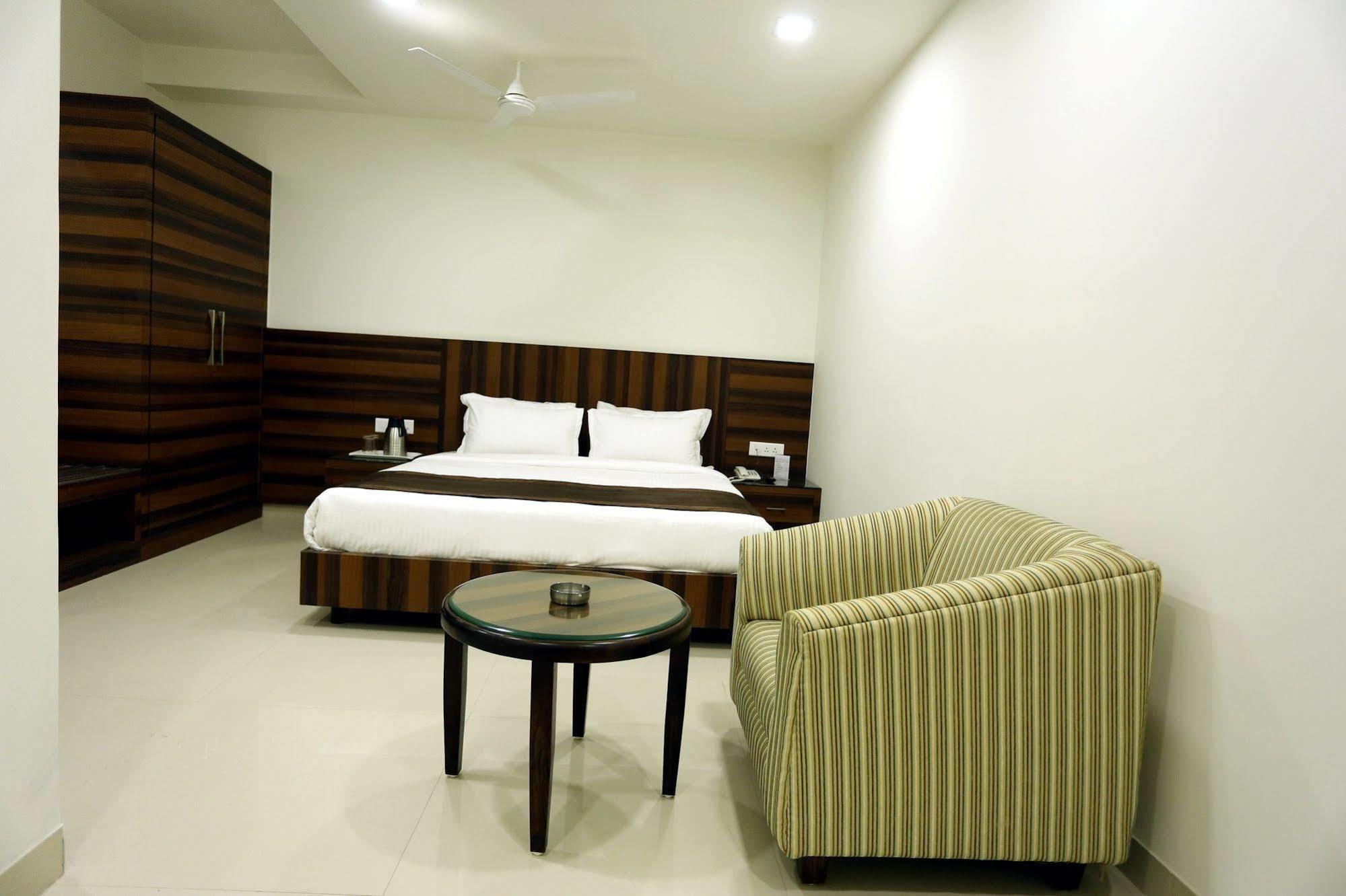 Hotel Solitaire Raipur (Chhattisgarh) Exterior photo